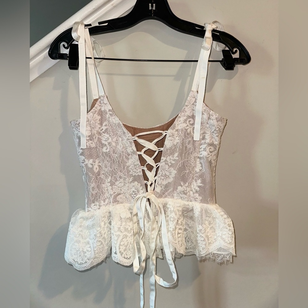 V. Chapman Vinetta Set in White Chantilly Lace - Size 4 - Picture 7 of 13